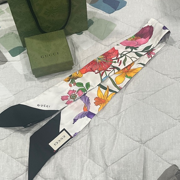 Gucci Floral Silk Scarf/Twilly Black, White, and Multicolor - Picture 1 of 13